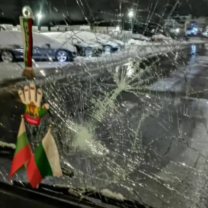 Нападение над автобус движел се по линия 310 в София