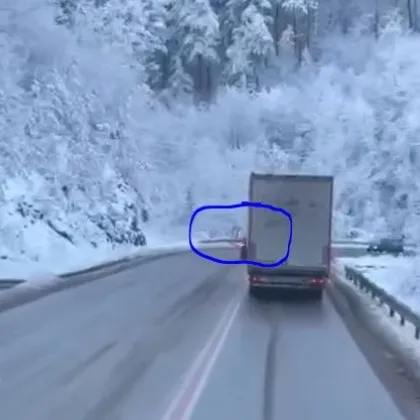 На таран! Джип с безумно изпреварване в прохода "Петрохан" ВИДЕО