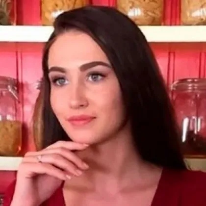 25 годишна руска стюардеса избягала в Обединените арабски емирства за да