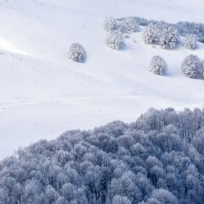 В планините духа умерен вятър температурите варират от минус 8