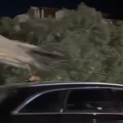 Продължават силните ветрове и тази вечер В Стара Загора огромно