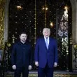 Зеленски пристигна в Мар-а-лаго, започва разговорът с Тръмп