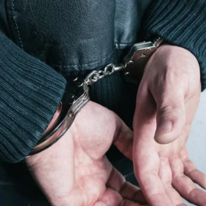 Повдигнаха обвинение на 48 годишен мъж за буйстване в Районно управление Кърджали Той е