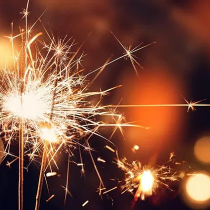 Новогодишната нощ е време за радост светлина и празнични емоции