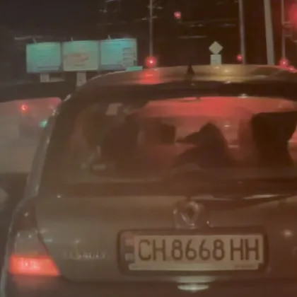 Шофьор в Сливен предизвика масово възмущение след като бе заснет