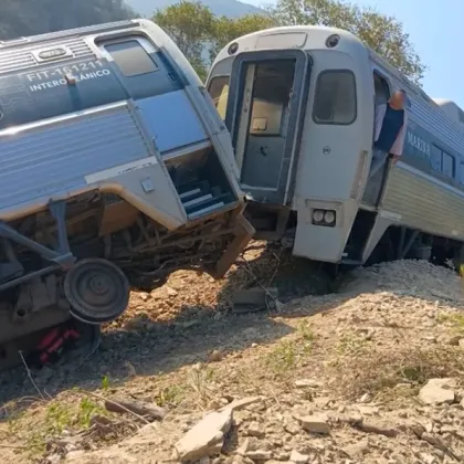Влак дерайлира в Мексико, има жертви и много ранени