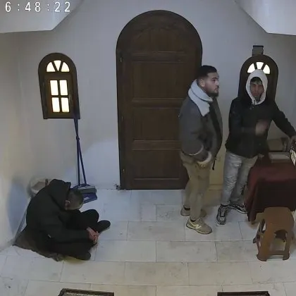 Кощунство в дните след Коледа в Казичене Мъже са нахлули в