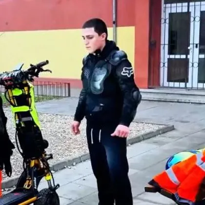 Случай на глобен водач на електрическа тротинетка предизвика обществен дебат