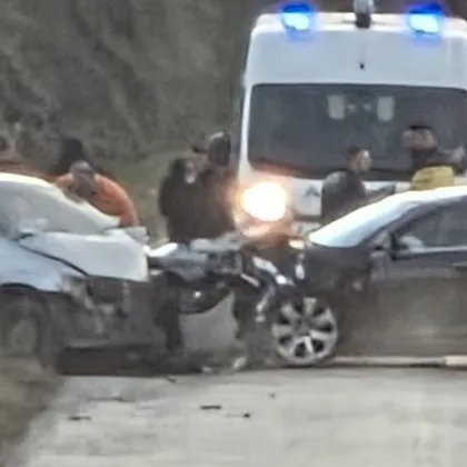 Тежка катастрофа в Пловдивско, пристигна линейка СНИМКА