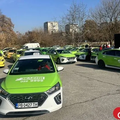 Таксиметровият бранш ще е първият който официално ще започне работа