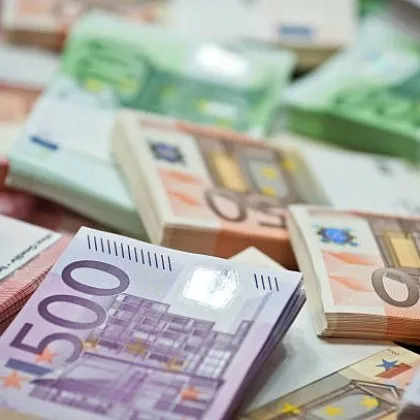 Магазини у нас изчерпаха еврото си още в първите работни часове - клиенти плащат с левове