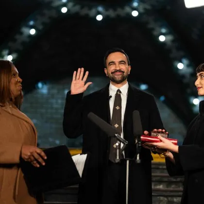 С ръка върху Корана: Новият кмет на Ню Йорк се закле