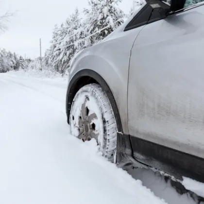 Бензин, дизел или електричество &ndash; коя кола ще оцелее най-дълго в снежна преспа?