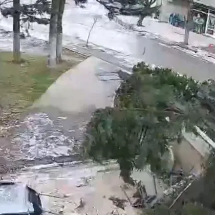 Буря причини щети във Враца ВИДЕО