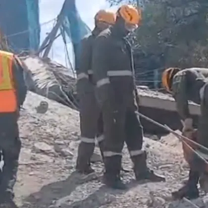 Многоетажна сграда рухна в Найроби, издирват оцелели под развалините ВИДЕО