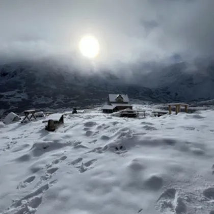 Времето в планините е много студено и има много голяма