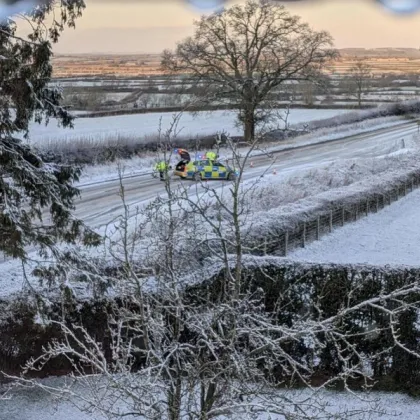 Десетки камиони и коли се оказаха блокирани вчера на заледения
