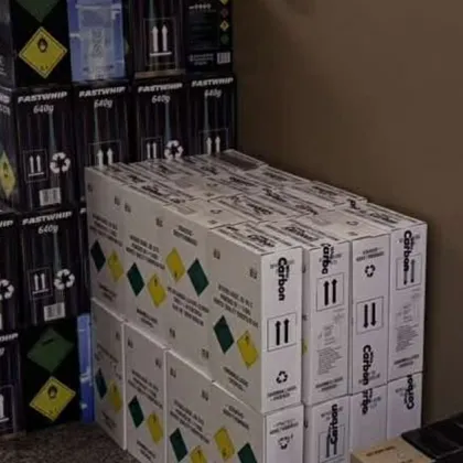 Голямо количество флакони с райски газ са иззети при специализирана