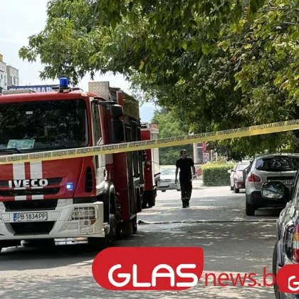 Овладяван е пожарът в склада за соларни панели материали за