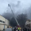 Голям пожар пламна в Хасково, пет пожарни екипа се борят със стихията ВИДЕО
