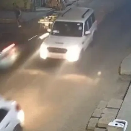 Търговец се спаси по чудо от джип, връхлетял количката му ВИДЕО