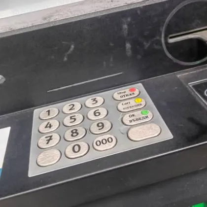 Вандали блокираха банкомат в Търново СНИМКА