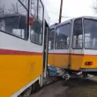 Инцидент с трамвай в София, мотриси са извън релсите СНИМКИ