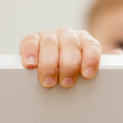 21-годишен удави малко дете във вана - притеснявало го с плач