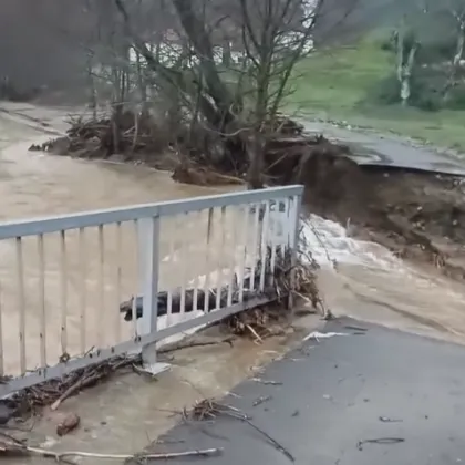 Заради интензивните валежи през последните часове река в община Крумовград