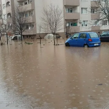 Наводни се квартал в Крумовград ВИДЕО