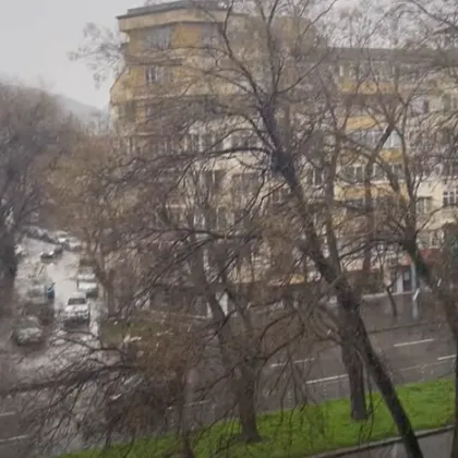 Първи снежинки над Пловдив След продължителния дъжд от сутрешните часове