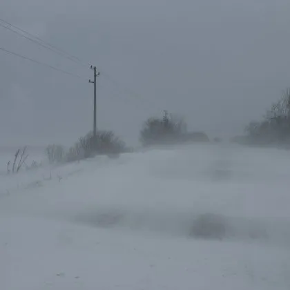 Движението в двете посоки по път III 306 между Кнежа и