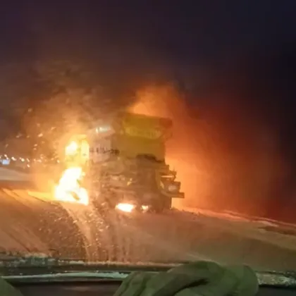 Снегорин избухна в пламъци в София СНИМКИ