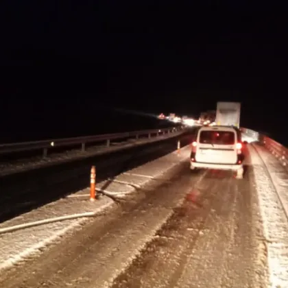 Закъсал камион блокира пътя към Ботевград