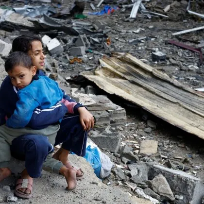 Израелски удари в Газа убиха най малко 13 души включително дете