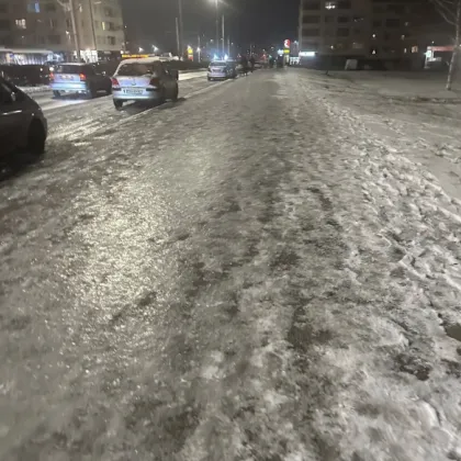 Заледени тротоари превърнаха придвижването в истинско изпитание за жителите на