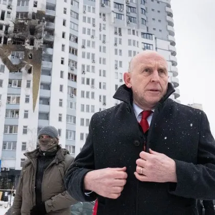 Министърът на отбраната на Великобритания би отвлякъл ето този световен лидер