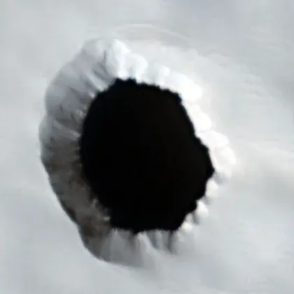 Мистериозна дупка на Марс може да се превърне в убежище за хора: Какво видя роувърът на НАСА?