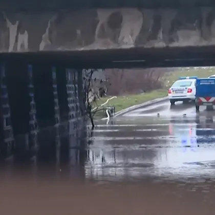 Проливни дъждове наводниха улици в София