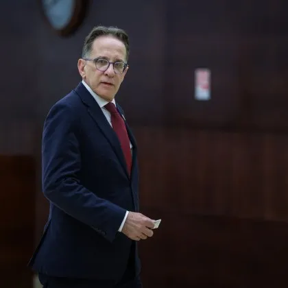 Израелската полиция съобщи в неделя че е задържала високопоставен помощник