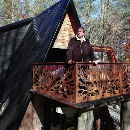 Бизнесменът Крис Брумфийлд натрупа богатство и се пенсионира преждевременно благодарение