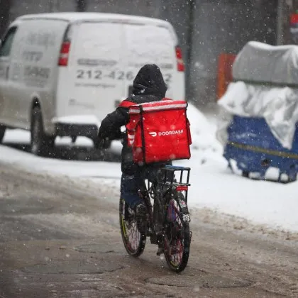 Таксиметров шофьор с топло предложение за работеща майка трогна Варна