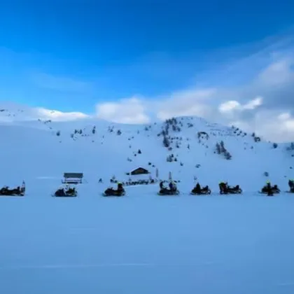 Докато в България спорим дали 5–10 сантиметра сняг са бедствие