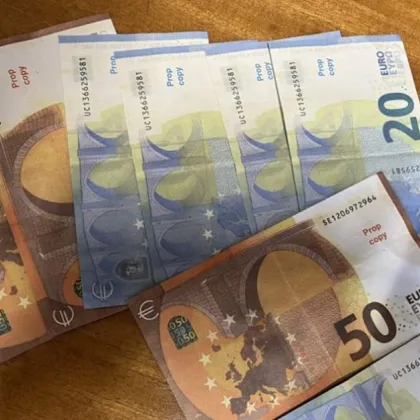 Младежи се опитаха да си напазаруват с "реквизитно" евро във Велико Търново