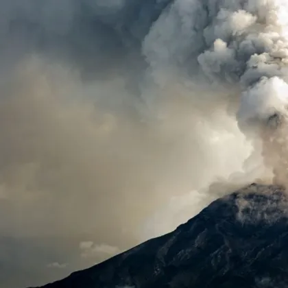Изригване на вулкана Семеру е регистрирано в централната част на