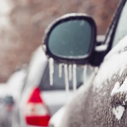 Заледени пътища в Северна България заради студа