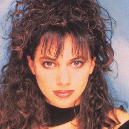 Легендарна поп звезда от 80-те се появи публично, шокирайки феновете СНИМКИ