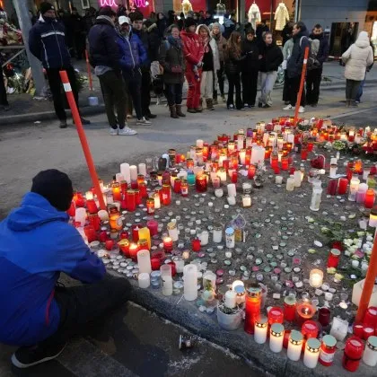 Двойка швейцарски адвокати са подали жалба срещу френското сатирично списание