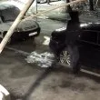 Мъж "пробва" паркирани коли, закри охранителна камера ВИДЕО