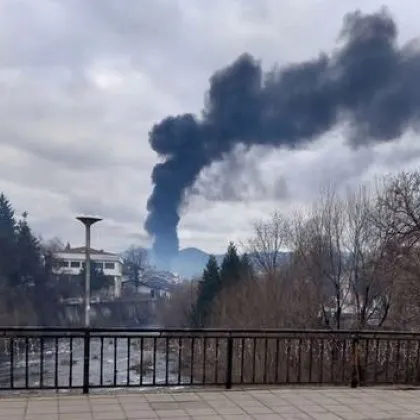 Складове пълни с текстил са се запалили тази сутрин в